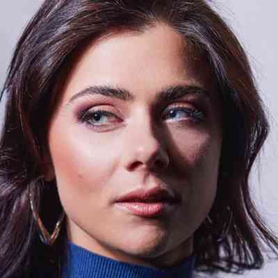 LAURA VAN DAM