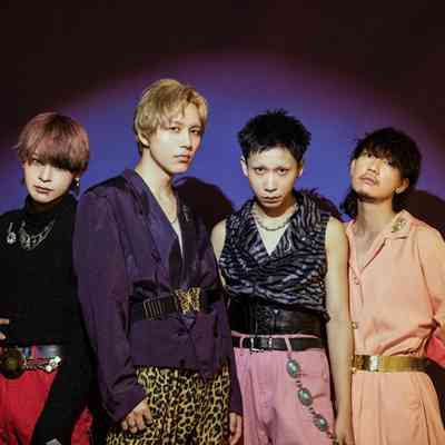 猫背のネイビーセゾン