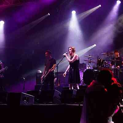 SLOWDIVE