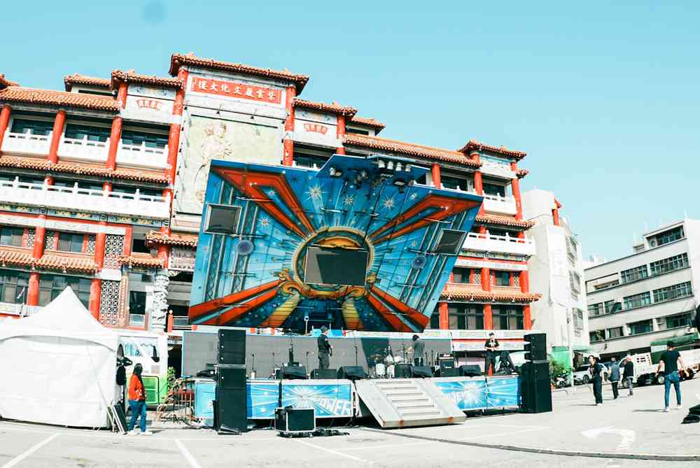 ファンの間で話題のEmerge Festの魅力:台湾初の小さな町の魅力を融合させた音楽祭、このようなプランニングは観客体験を重視し、細部にわたる専門性と品質を示している。