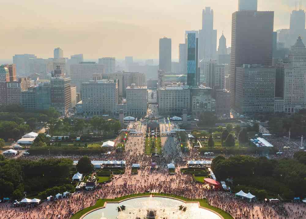 LOLLAPALOOZA帶來深刻體驗的亮點:全球規模最大的搖滾音樂節之一,此類規劃顯示出主辦單位對觀眾體驗的重視,從細節處彰顯活動的專業與品質。